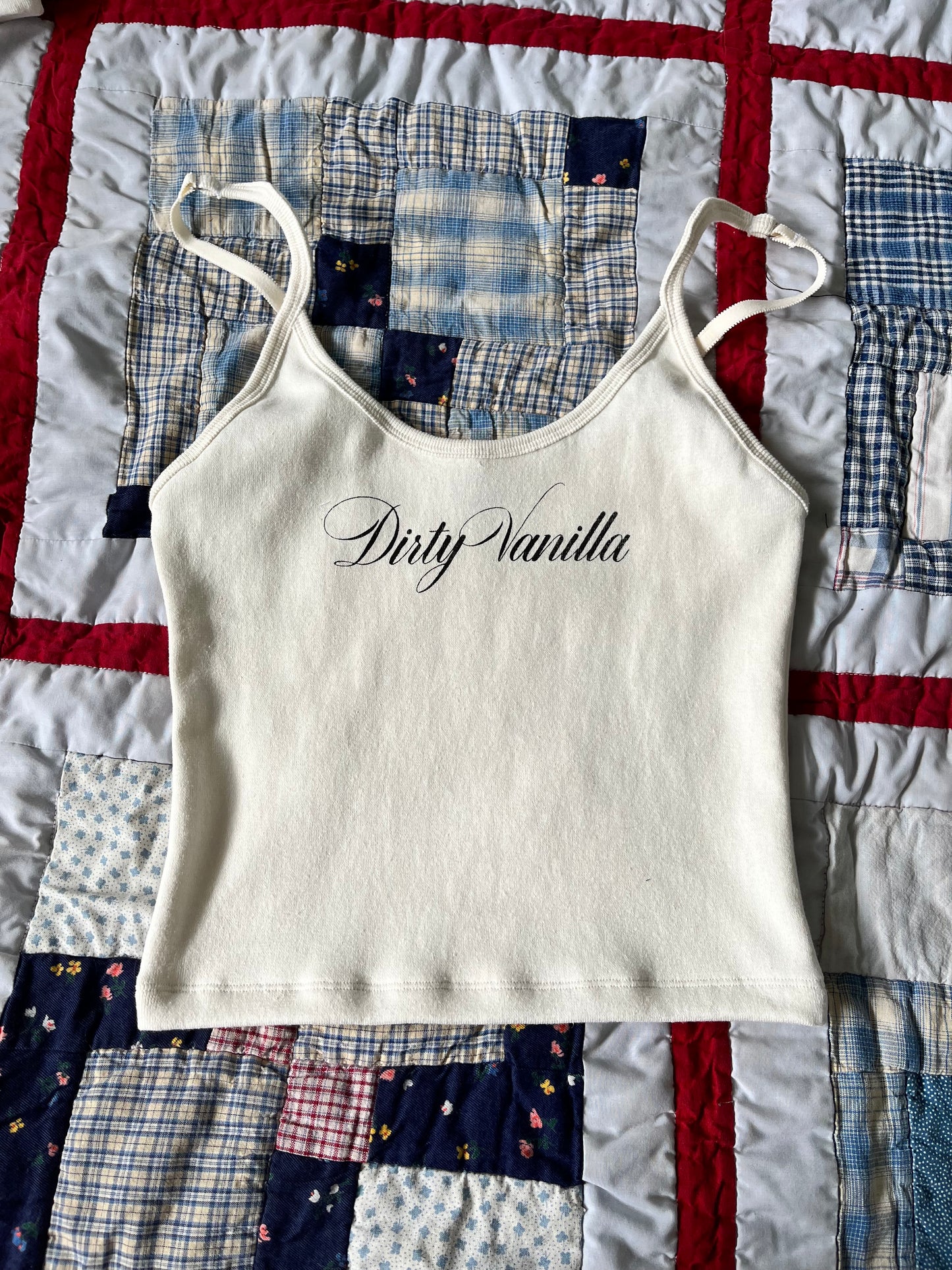 S CURSIVE DIRTY VANILLA CROPPED CAMI