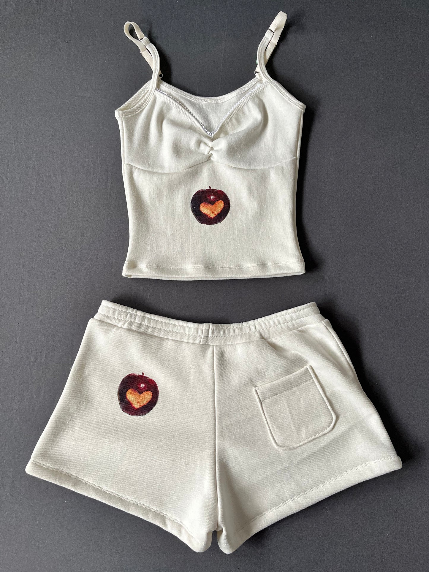 APPLE<3 CAMI