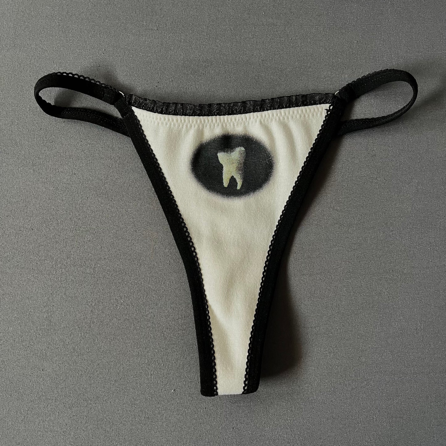 T00TH THONG